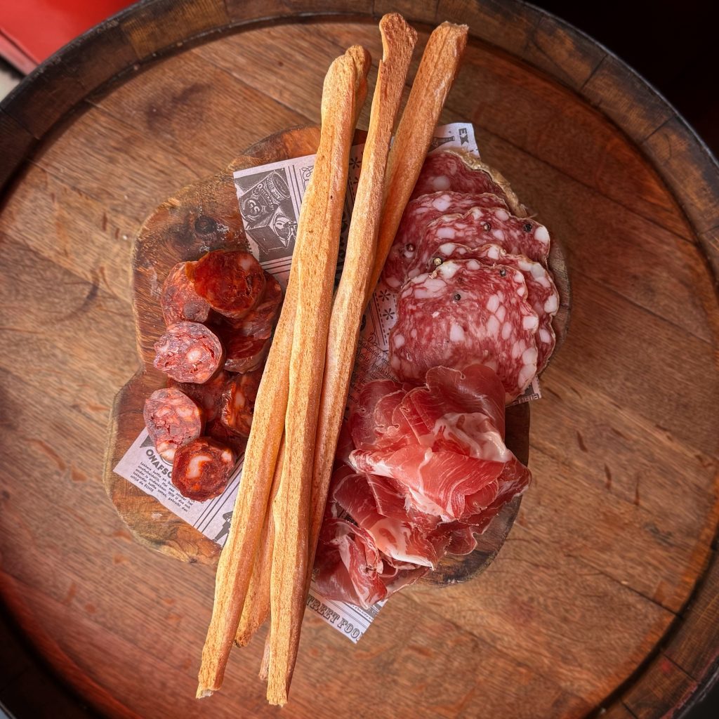 Garage-Bar-Vino-Natural-Tabla-Embutidos